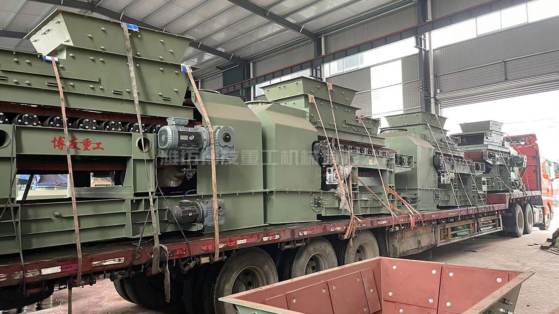 寶鋼德勝 加襯帶式給料機(jī)發(fā)貨現(xiàn)場(chǎng)